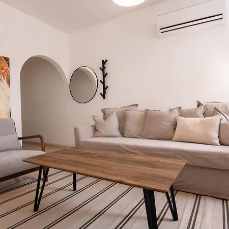 Daire Phaedrus Living: Nerina Modern Flat